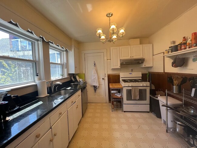 35 Winslow Ave, Unit 2