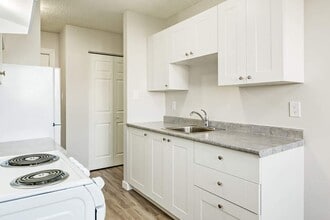 Silvana Villa in Edmonton, AB - Building Photo - Building Photo