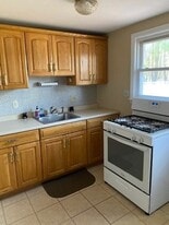 50 Neillian St in Bedford, MA - Building Photo