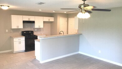 205 Grantham Rd in Baytown, TX - Building Photo - Building Photo