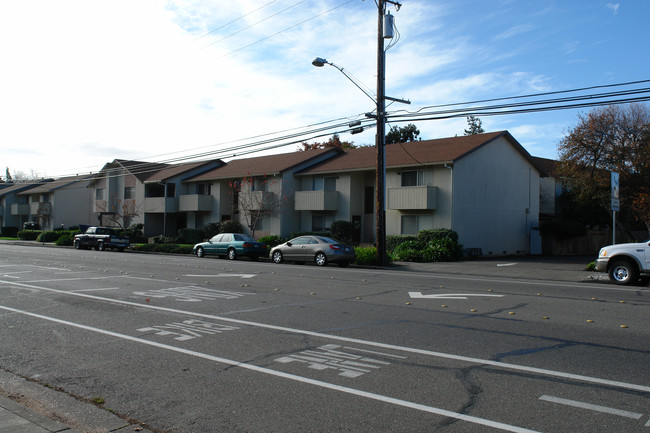 Spring Lake Apartments in Santa Rosa, CA - Building Photo - Building Photo