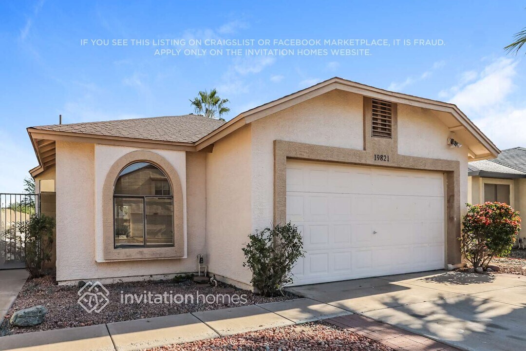 19821 N 47th Ln in Glendale, AZ - Foto de edificio