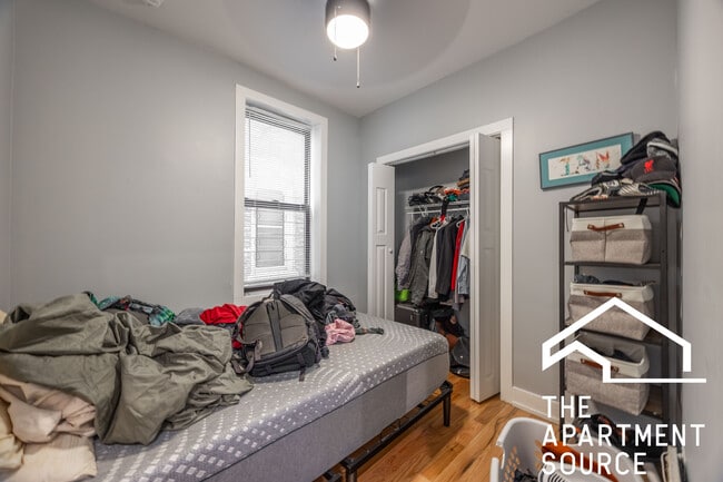 1622 W Beach Ave, Unit 2r in Chicago, IL - Building Photo - Building Photo