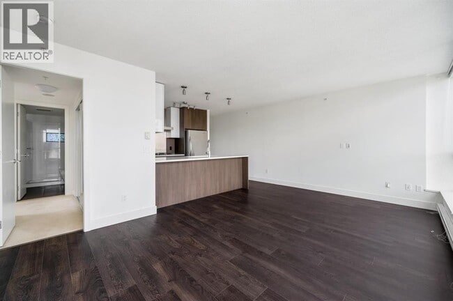 3007 Glen Dr in Coquitlam, BC - Building Photo - Building Photo