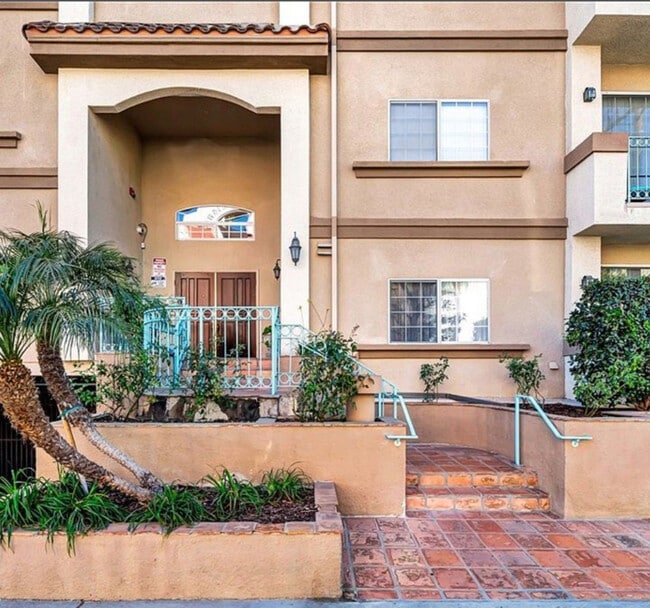 10626 Valley Spring Ln, Unit 108 in North Hollywood, CA - Foto de edificio - Building Photo