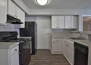 Casa Paz Apartments in Houston, TX - Building Photo - Building Photo