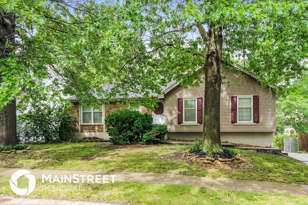200 NE Keystone Dr in Lee's Summit, MO - Building Photo