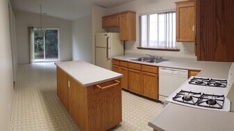 2115 Thiel Ave in Mckinleyville, CA - Building Photo