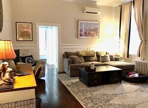 1624 Spruce St, Unit 1624 Spruce St APT 1R in Philadelphia, PA - Foto de edificio - Building Photo