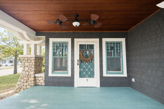 843 Rigsby Ave in San Antonio, TX - Foto de edificio - Building Photo