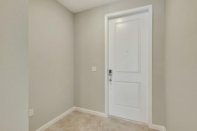 5694 SE Edgewater Cir in Stuart, FL - Building Photo - Building Photo