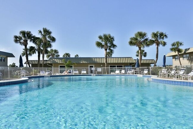 325 Causeway N in New Smyrna Beach, FL - Building Photo - Building Photo