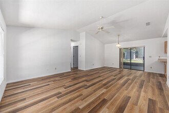6057 SE 39th Ave in Ocala, FL - Building Photo - Building Photo