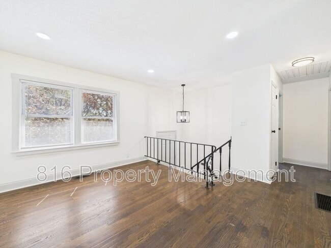 property at 1406 N Ponca Dr