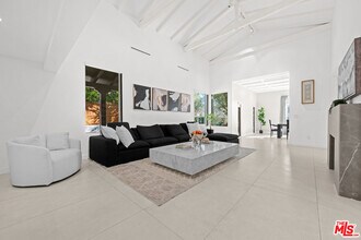 201 S Bedford Dr in Beverly Hills, CA - Building Photo - Building Photo