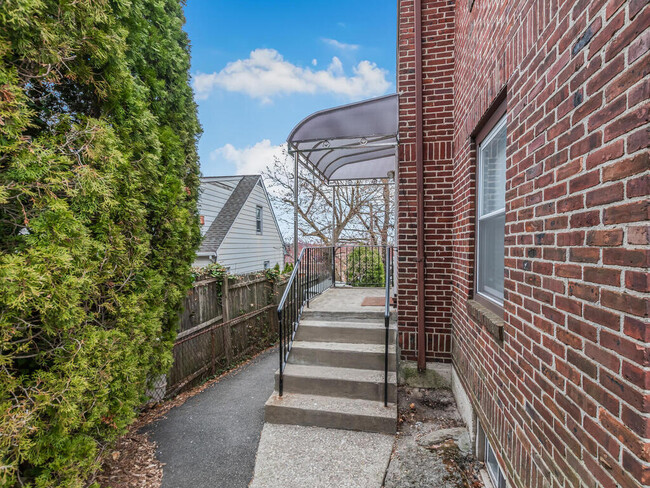 45 Heminway Ave, Unit 3 in New Rochelle, NY - Building Photo - Building Photo