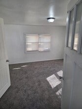 1129 E Maple St in Cushing, OK - Building Photo - Building Photo