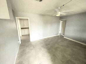 5283 Jasmine Cir in St. Petersburg, FL - Building Photo - Building Photo