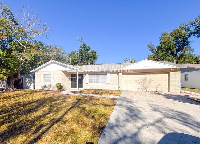 property at 1608 Robin Ln