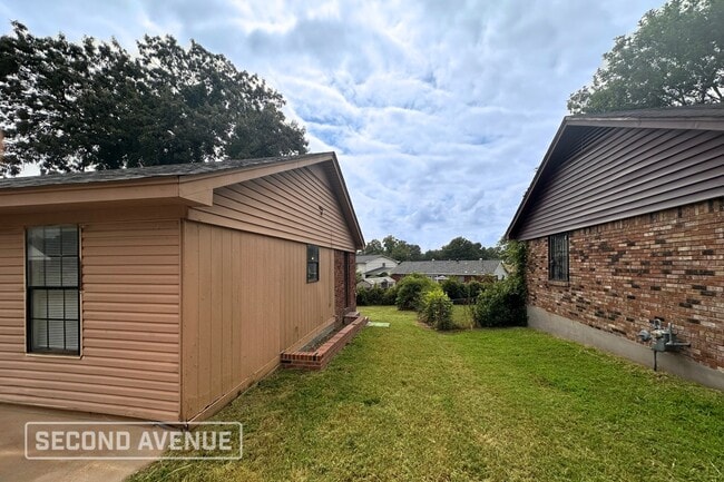 4561 Sundown Ln in Memphis, TN - Foto de edificio - Building Photo