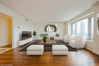 132 E Delaware Pl in Chicago, IL - Building Photo - Building Photo