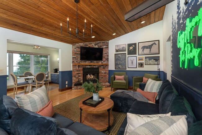 134 Wolf's Head Ct in Mars Hill, NC - Building Photo - Building Photo