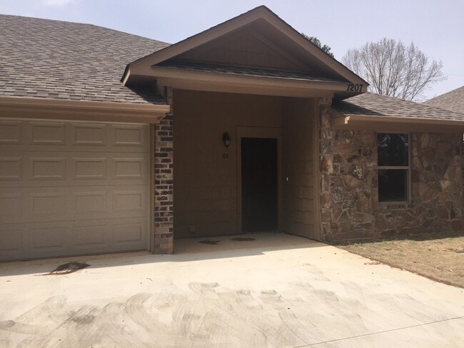 property at 1405 H G Mosley Pkwy