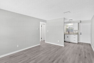 1354 Tioga Ave in Clearwater, FL - Building Photo - Building Photo
