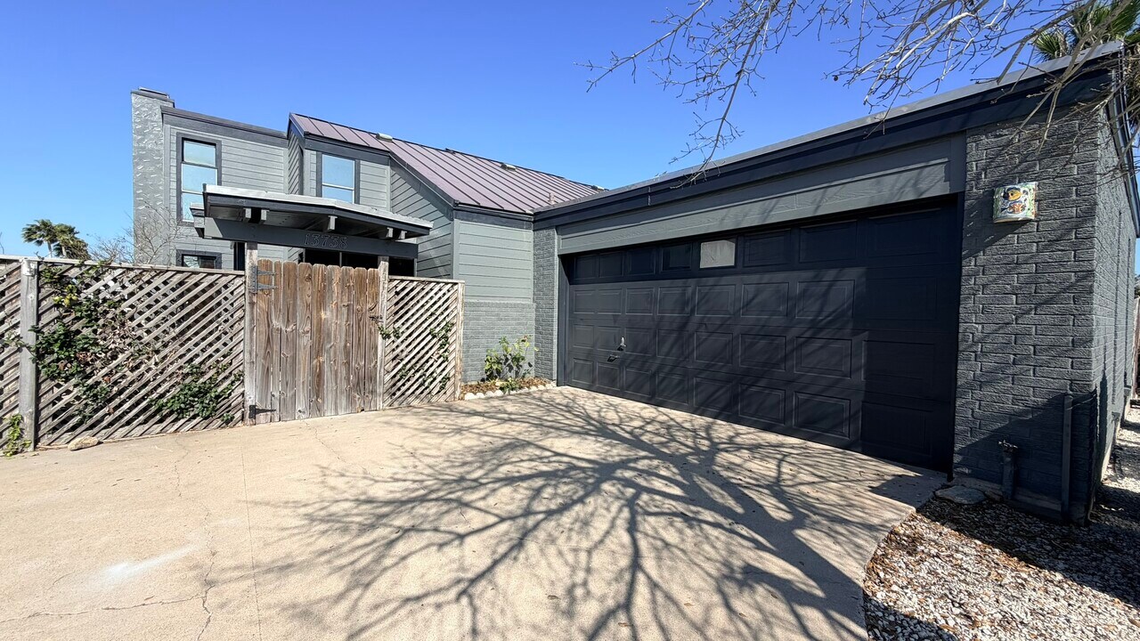 13738 Tajamar St in Corpus Christi, TX - Building Photo