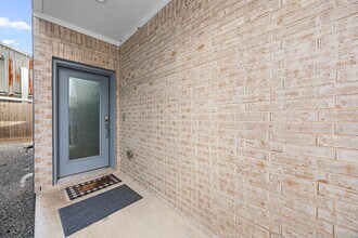 622 Janisch Rd in Houston, TX - Foto de edificio - Building Photo