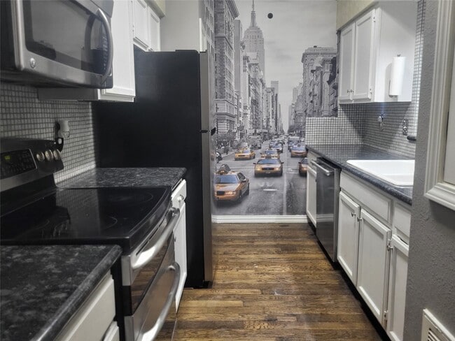 17583 Red Oak Dr in Houston, TX - Building Photo - Building Photo