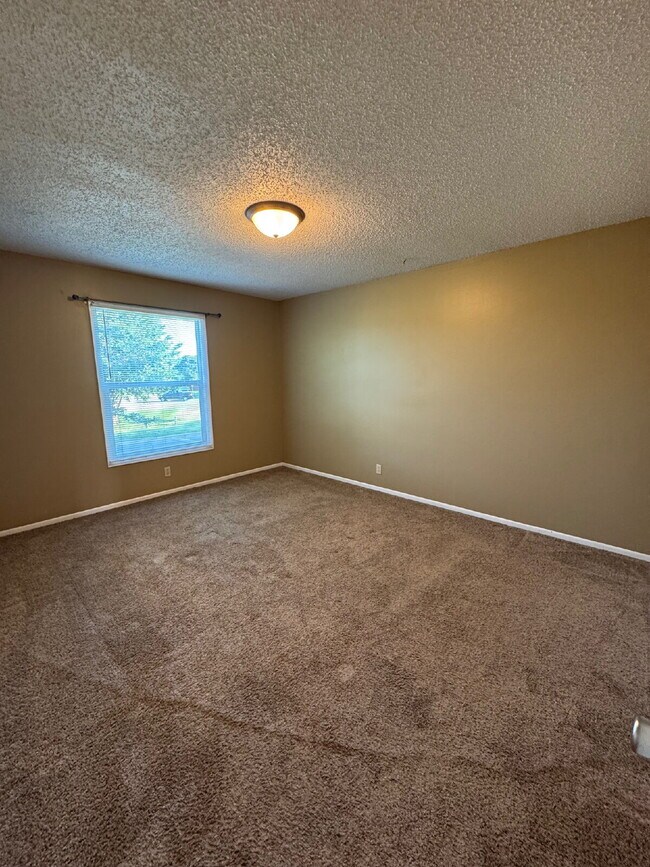 6832 W Par Ln in Wichita, KS - Building Photo - Building Photo