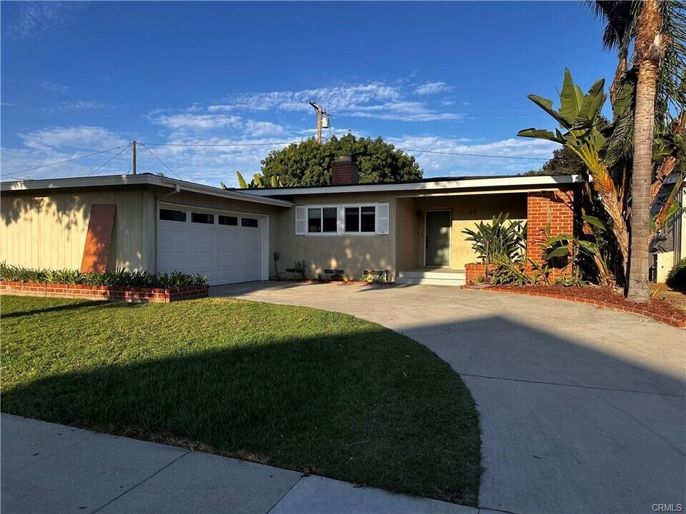 2420 Marwick Ave in Long Beach, CA - Building Photo