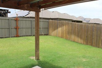 688 Navasota Dr in Crandall, TX - Foto de edificio - Building Photo