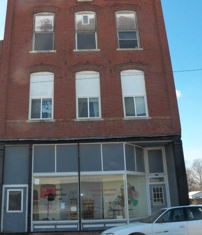 239 S Madison St in Kinmundy, IL - Building Photo