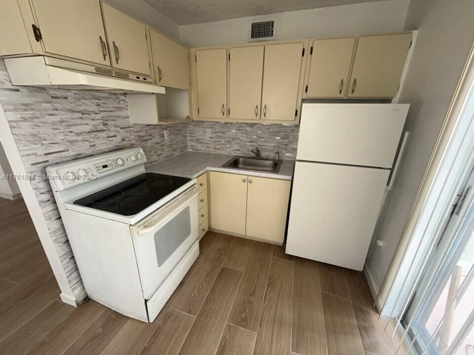 1126 SW 3rd St in Miami, FL - Building Photo