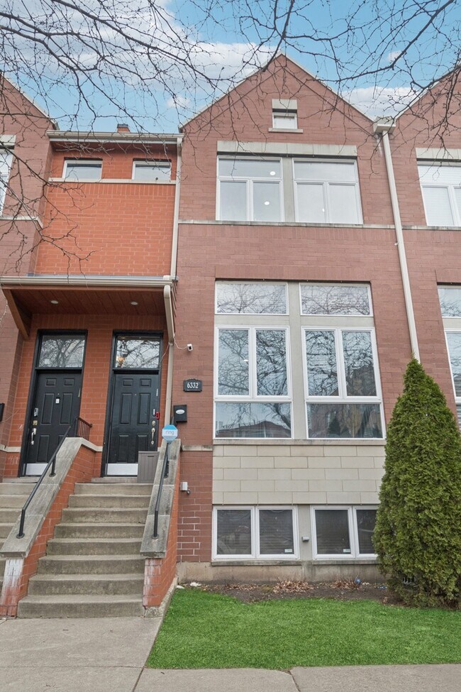6332 N Sacramento Ave in Chicago, IL - Building Photo - Building Photo