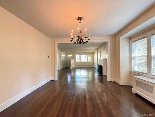 38 Sammis St in Huntington, NY - Building Photo - Building Photo