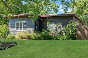 105 Longfellow Ave in Toms River, NJ - Building Photo