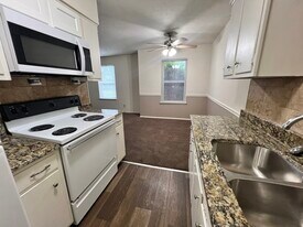 Jefferson Square Apartments in Louisville, KY - Building Photo