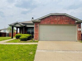 614 Rockbrook Dr in Forney, TX - Building Photo