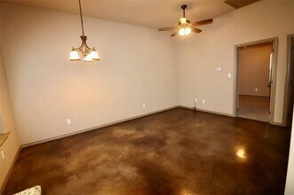 663 W Tarleton St in Stephenville, TX - Foto de edificio - Building Photo