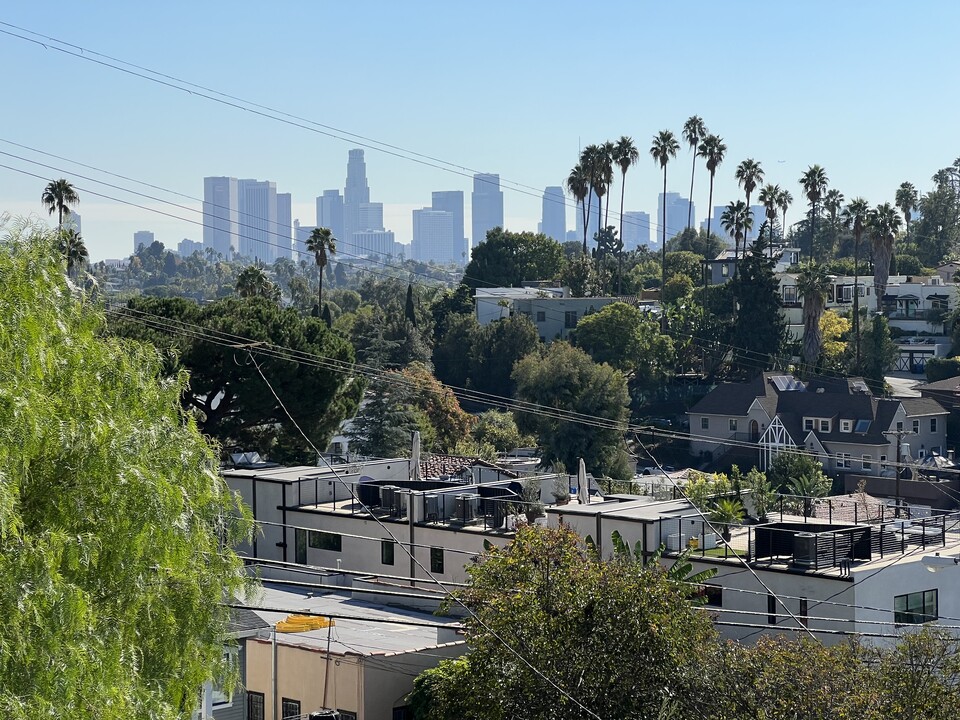 1653 Micheltorena St, Unit 206 in Los Angeles, CA - Foto de edificio