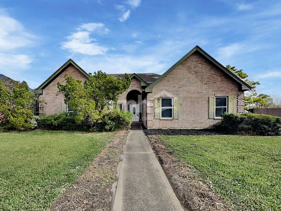 1601 Oak Pl Ct in Pearland, TX - Foto de edificio