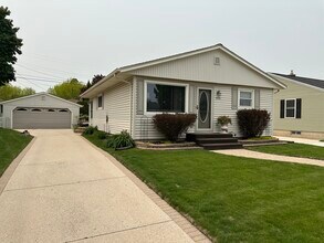 2828 S 11th Pl in Sheboygan, WI - Building Photo - Building Photo