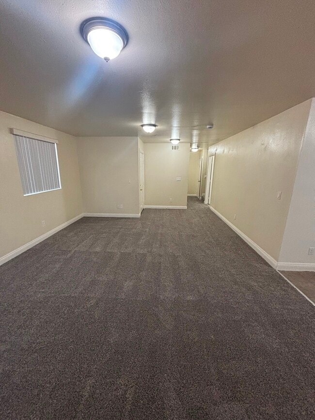 160 W 52nd St in Los Angeles, CA - Building Photo - Building Photo