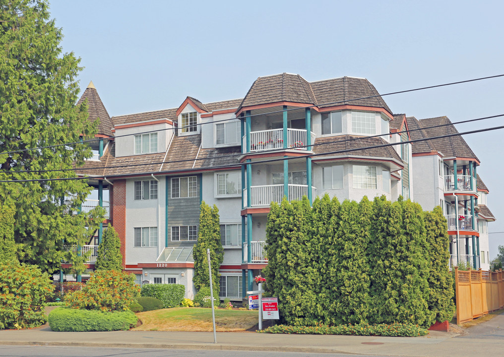 1220 Fort St in Victoria, BC - Building Photo