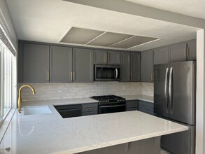 31091 Via San Vicente in San Juan Capistrano, CA - Foto de edificio - Building Photo