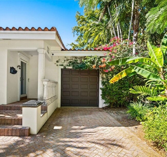 300 Manor Pl in Coral Gables, FL - Building Photo - Building Photo