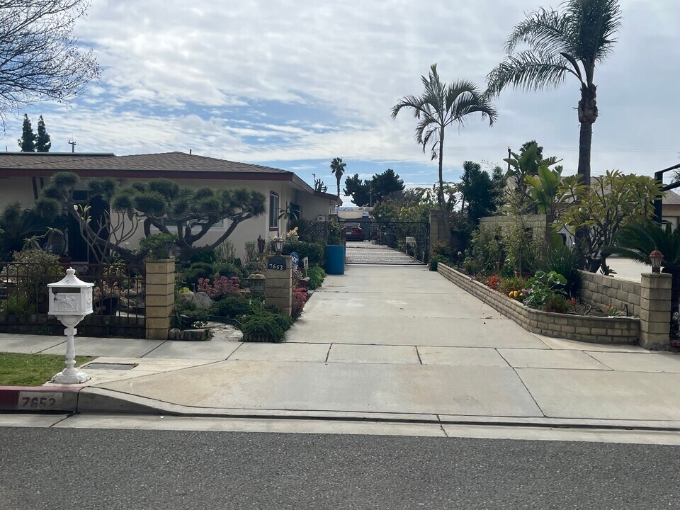 7652 Haldor Pl in Buena Park, CA - Foto de edificio